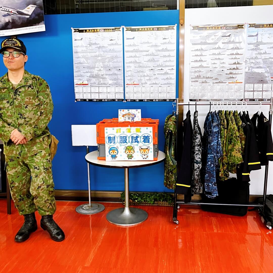 自衛隊の制服を着て撮影会